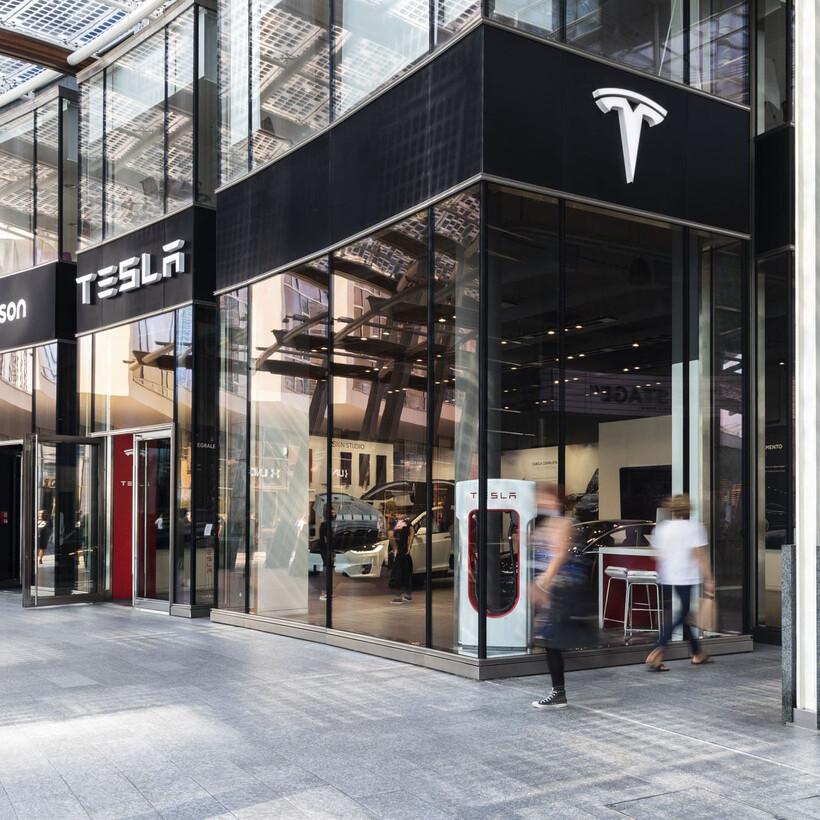 Tesla Showroom, Milan